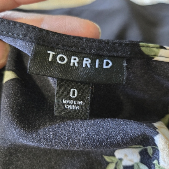 Torrid Black Floral Peplum Blouse Size 0 - Picture 3 of 4